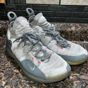 Size 8 - Nike Zoom KD 11 Cool Grey size 8.5
